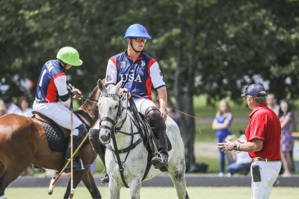 Joel-Baker-coaches-USAs-Jesse-Bray-in-between-chukkers 171021 145840
